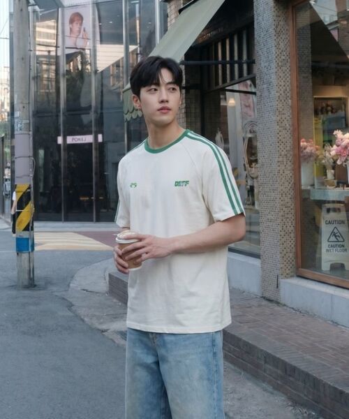 DIIFF（ディフ）の「ダブルストリップオーバーサイズトラック半袖Tシャツ4カラー[DISE_3002]（Tシャツ/カットソー・メンズ・クリーム/ブラック/ホワイト×グリーン/ホワイト×ブラック・SMALL/MEDIUM/LARGE/X-LARGE）」の11枚目の写真