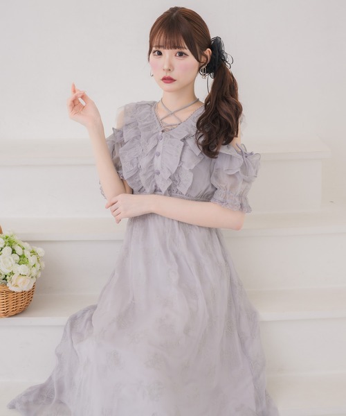 couture BY ROJITA(クチュールバイロジータ)の「フラワー刺繍オープンショルダーワンピース(ワンピース・レディース・ブラック/グレー/イエロー・FREE)」の3枚目の写真