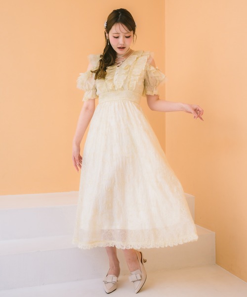 couture BY ROJITA(クチュールバイロジータ)の「フラワー刺繍オープンショルダーワンピース(ワンピース・レディース・ブラック/グレー/イエロー・FREE)」の1枚目の写真