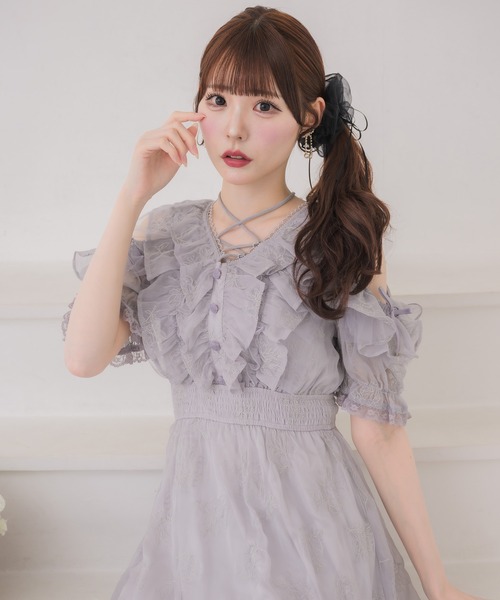 couture BY ROJITA(クチュールバイロジータ)の「フラワー刺繍オープンショルダーワンピース(ワンピース・レディース・ブラック/グレー/イエロー・FREE)」の22枚目の写真