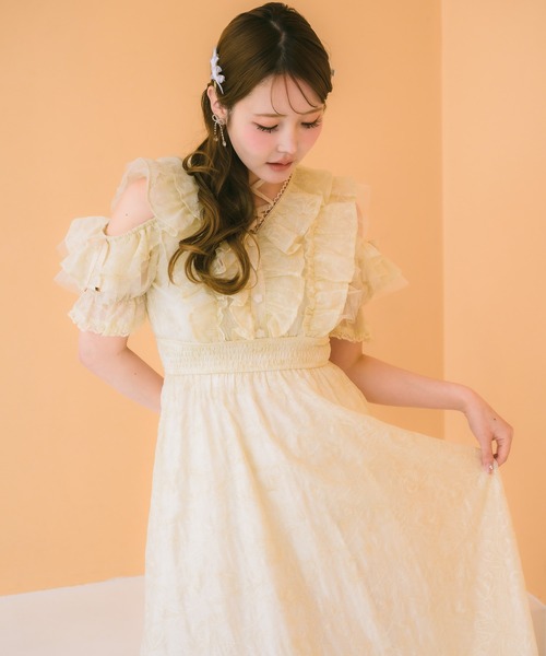 フラワー刺繍オープンショルダーワンピース（ワンピース）｜couture BY