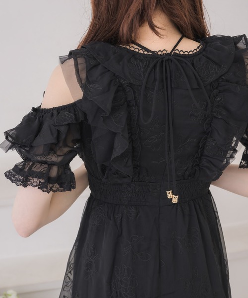 couture BY ROJITA(クチュールバイロジータ)の「フラワー刺繍オープンショルダーワンピース(ワンピース・レディース・ブラック/グレー/イエロー・FREE)」の15枚目の写真