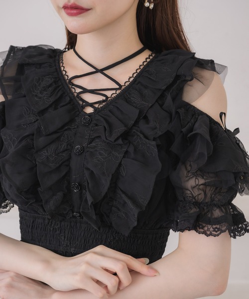 couture BY ROJITA(クチュールバイロジータ)の「フラワー刺繍オープンショルダーワンピース(ワンピース・レディース・ブラック/グレー/イエロー・FREE)」の11枚目の写真