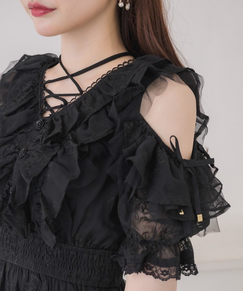 couture BY ROJITA(クチュールバイロジータ)の「フラワー刺繍オープンショルダーワンピース(ワンピース・レディース・ブラック/グレー/イエロー・FREE)」の13枚目の写真