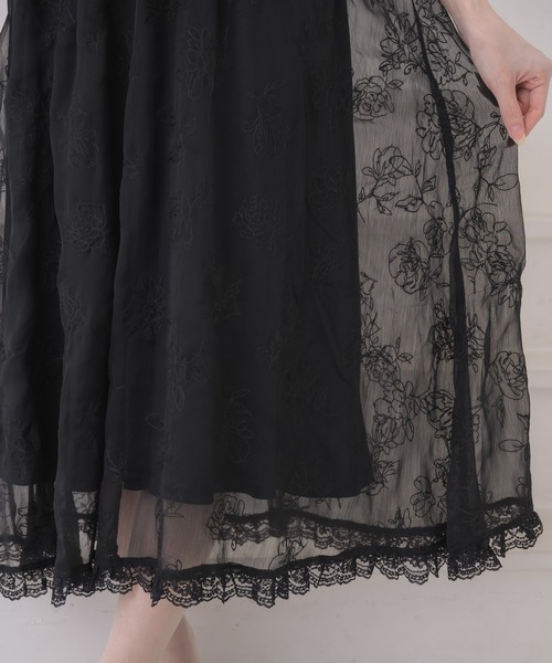 couture BY ROJITA(クチュールバイロジータ)の「フラワー刺繍オープンショルダーワンピース(ワンピース・レディース・ブラック/グレー/イエロー・FREE)」の17枚目の写真