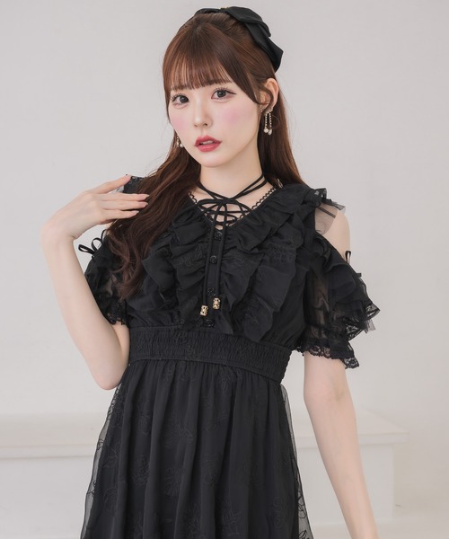 couture BY ROJITA(クチュールバイロジータ)の「フラワー刺繍オープンショルダーワンピース(ワンピース・レディース・ブラック/グレー/イエロー・FREE)」の5枚目の写真