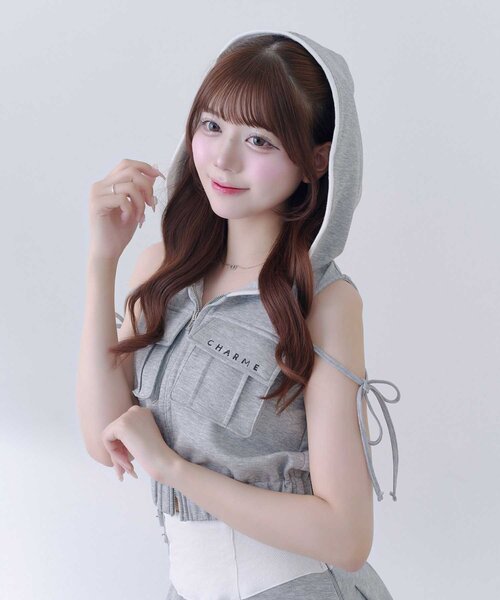 OLIVE des OLIVE(オリーブデオリーブ)の「【Belle Charme】Logo Pocket Sleevless Blouson(パーカー・レディース・トップグレー/ベージュ/ブラック・FREE)」の8枚目の写真