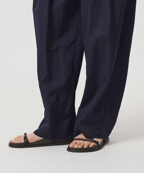MARW UNITED ARROWS(マルゥ ユナイテッドアローズ)の「<MARW UNITED ARROWS>3タック ワイド テーパードパンツ 撥水(その他パンツ・レディース・ホワイト/ネイビー・38/36)」の14枚目の写真