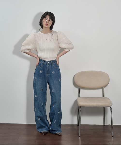 THE YOn(ザヨン)の「フラワー刺繍ストレートワイドデニムパンツ(デニムパンツ・レディース・グレー/ライトブルー/ブルー・M/S)」の10枚目の写真