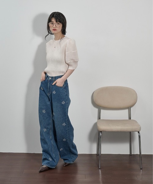 THE YOn(ザヨン)の「フラワー刺繍ストレートワイドデニムパンツ(デニムパンツ・レディース・グレー/ライトブルー/ブルー・M/S)」の11枚目の写真