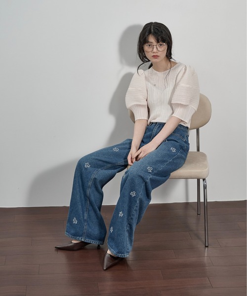 THE YOn(ザヨン)の「フラワー刺繍ストレートワイドデニムパンツ(デニムパンツ・レディース・グレー/ライトブルー/ブルー・M/S)」の14枚目の写真