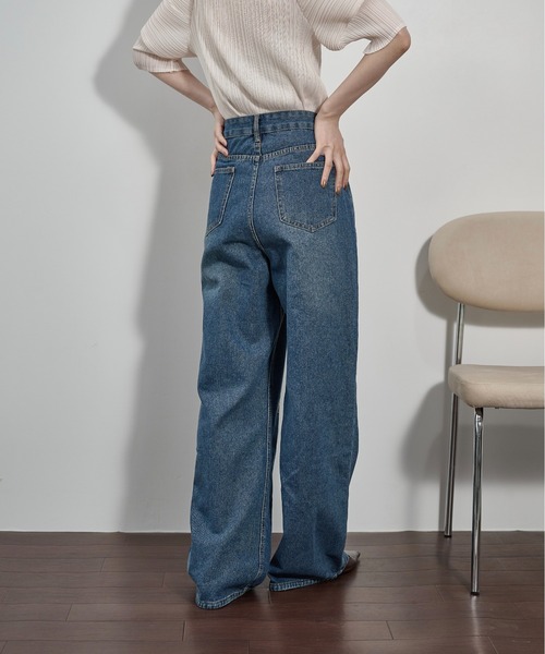 THE YOn(ザヨン)の「フラワー刺繍ストレートワイドデニムパンツ(デニムパンツ・レディース・グレー/ライトブルー/ブルー・M/S)」の7枚目の写真