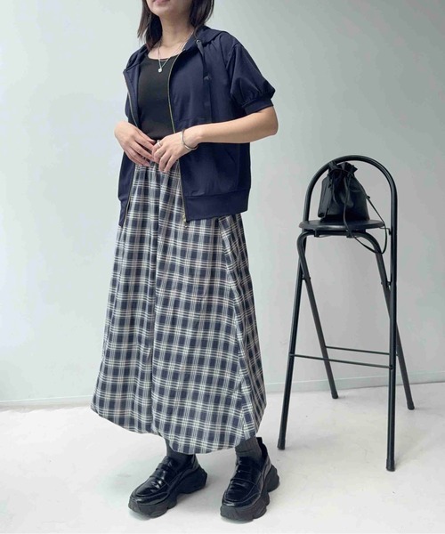 AS KNOW AS plus(アズノゥアズプラス)の「◯ひんやり接触冷感 UVカット機能付き 5分袖ジップパーカー(パーカー・レディース・ネイビー/ミント/アイボリー/チャコールグレー・FREE)」の8枚目の写真