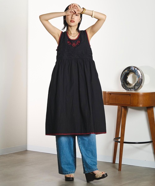 ROSE BUD(ローズバッド)の「【ROSE BUD別注】INDIA IS BEAUTIFUL/BLACK DRESS(ワンピース・レディース・ブラック・ONE SIZE)」の2枚目の写真