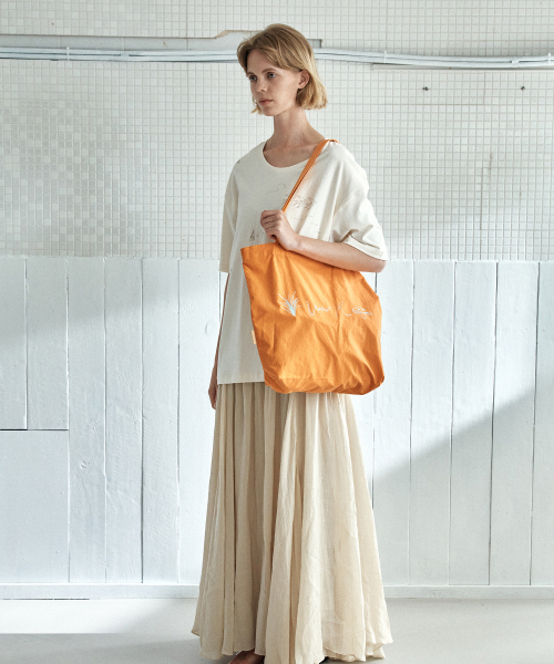 YURT（ユルト）の「TOA ECO BAG_3COLOR（エコバッグ/サブバッグ・レディース・オレンジ/Beige/ネイビー・FREE）」の5枚目の写真