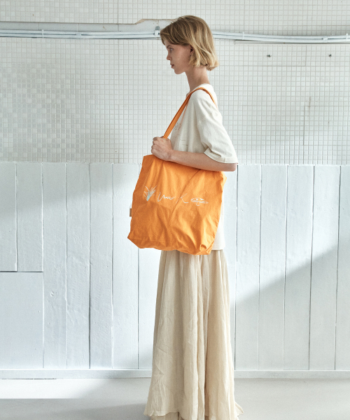 YURT（ユルト）の「TOA ECO BAG_3COLOR（エコバッグ/サブバッグ・レディース・オレンジ/Beige/ネイビー・FREE）」の6枚目の写真