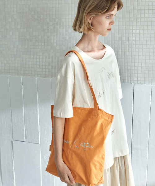YURT（ユルト）の「TOA ECO BAG_3COLOR（エコバッグ/サブバッグ・レディース・オレンジ/Beige/ネイビー・FREE）」の8枚目の写真