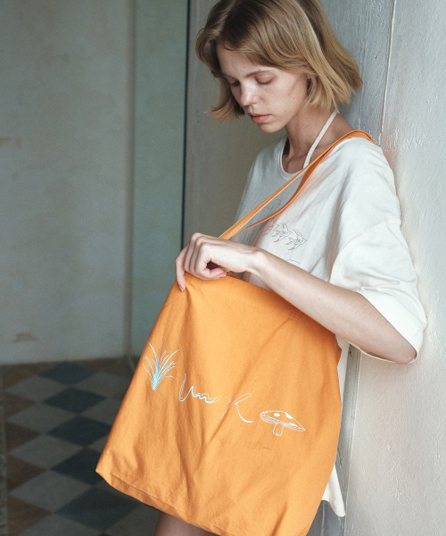 YURT（ユルト）の「TOA ECO BAG_3COLOR（エコバッグ/サブバッグ・レディース・オレンジ/Beige/ネイビー・FREE）」の11枚目の写真