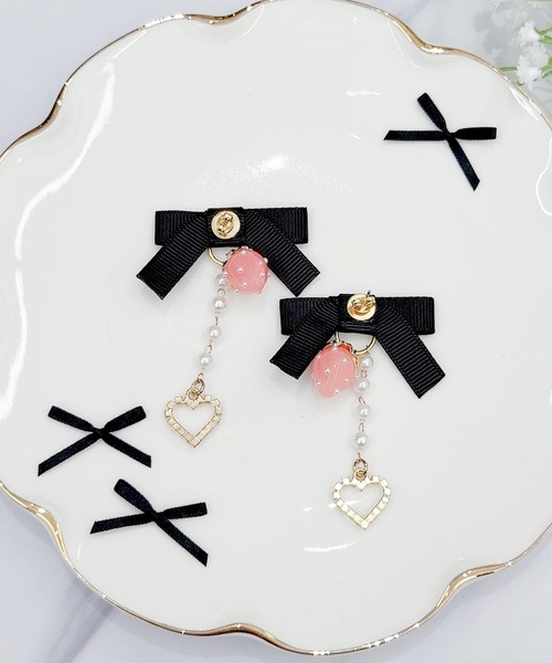 MA*RS（アメーバーマーズ）の「いちご×りぼんピアス（ピアス（両耳用）・レディース・ピンク/ブラック/ホワイト・FREE）」の6枚目の写真