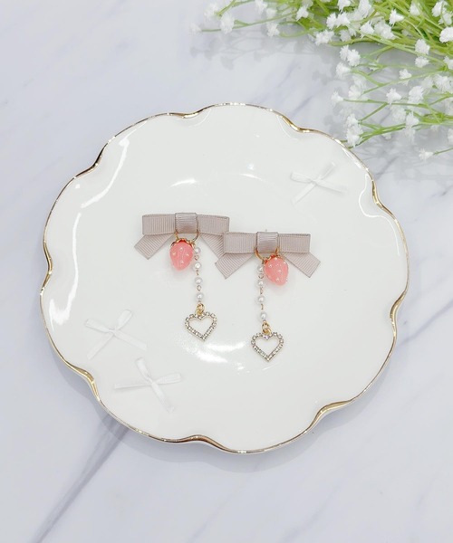 MA*RS（アメーバーマーズ）の「いちご×りぼんピアス（ピアス（両耳用）・レディース・ピンク/ブラック/ホワイト・FREE）」の7枚目の写真
