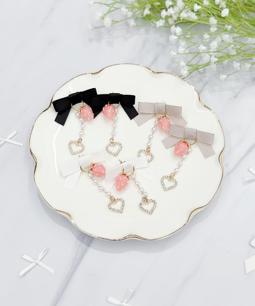 MA*RS（アメーバーマーズ）の「いちご×りぼんピアス（ピアス（両耳用）・レディース・ピンク/ブラック/ホワイト・FREE）」の10枚目の写真