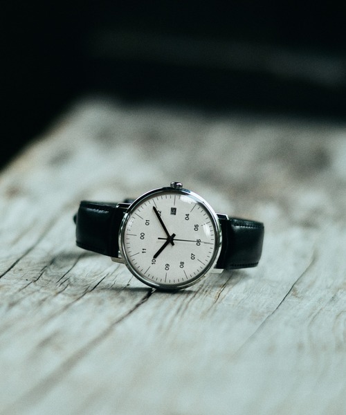 sazare(サザレ)の「「sazare/さざれ」SK02-38mm 自動巻き/ SS SILVER MIRROR FINISH / WHITE DIAL / BLACK CORDOVAN LEATHER(アナログ腕時計・メンズ・シルバー×ブラック・38mm)」の4枚目の写真