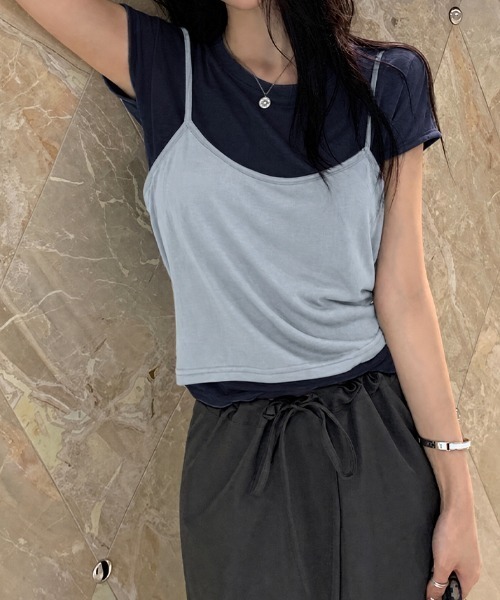COCOMOMO(ココモモ)の「キャミソールドッキングTシャツ レイヤード風トップス 半袖 ドッキングトップス Tシャツ キャミソール ドッキング カットソー レイヤード風 ウエストリボン トップス 夏服(Tシャツ/カットソー・レディース・ライトブルー/ネイビー/グレー・FREE)」の2枚目の写真