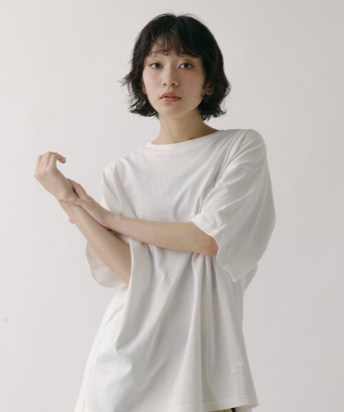 COLONY 2139（コロニートゥーワンスリーナイン）の「【MOTION】汗じみ防止刺繍ボーイフレンドTシャツ（Tシャツ/カットソー・レディース・ホワイト/ブラック・FREE）」の4枚目の写真