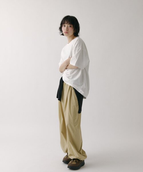 COLONY 2139（コロニートゥーワンスリーナイン）の「【MOTION】汗じみ防止刺繍ボーイフレンドTシャツ（Tシャツ/カットソー・レディース・ホワイト/ブラック・FREE）」の5枚目の写真