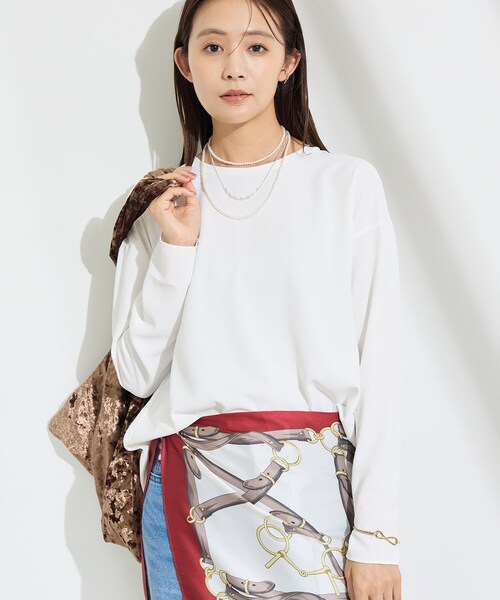 INDIVI(インディヴィ)の「【吸汗速乾/さらっと】キレイめロンT(Tシャツ/カットソー・レディース・チャコールグレー/ホワイト/サックスブルー・13/38/15 /34/05)」の2枚目の写真