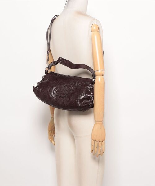 Desigual(デシグアル)の「paisley embossed medium bag / ペイズリーエンボスミディアムバッグ(ショルダーバッグ・レディース・レッド・FREE)」の8枚目の写真