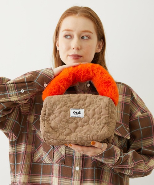 MILKFED.(ミルクフェド)の「CHERRY QUILTED FUR HANDLE BAG(ハンドバッグ・レディース・ピンク/ベージュ/ブラック・ONE SIZE)」の3枚目の写真