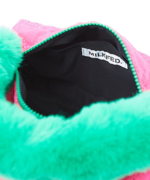 MILKFED.(ミルクフェド)の「CHERRY QUILTED FUR HANDLE BAG(ハンドバッグ・レディース・ピンク/ベージュ/ブラック・ONE SIZE)」の7枚目の写真