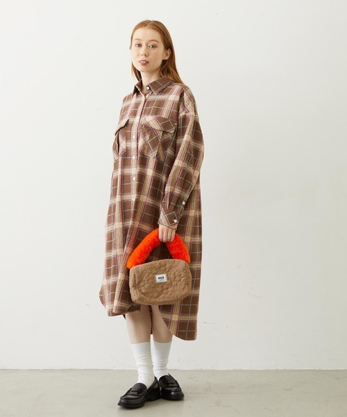 MILKFED.(ミルクフェド)の「CHERRY QUILTED FUR HANDLE BAG(ハンドバッグ・レディース・ピンク/ベージュ/ブラック・ONE SIZE)」の20枚目の写真