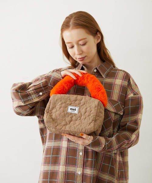 MILKFED.(ミルクフェド)の「CHERRY QUILTED FUR HANDLE BAG(ハンドバッグ・レディース・ピンク/ベージュ/ブラック・ONE SIZE)」の15枚目の写真