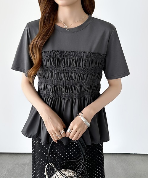 COCOMOMO(ココモモ)の「シャーリングペプラムトップス ペプラムTシャツ 半袖 シャーリング ペプラム トップス シャーリング Tシャツ カットソー 異素材 フレア 春服 夏服(Tシャツ/カットソー・レディース・ダークグレー/ブラック/ホワイト・FREE)」の5枚目の写真