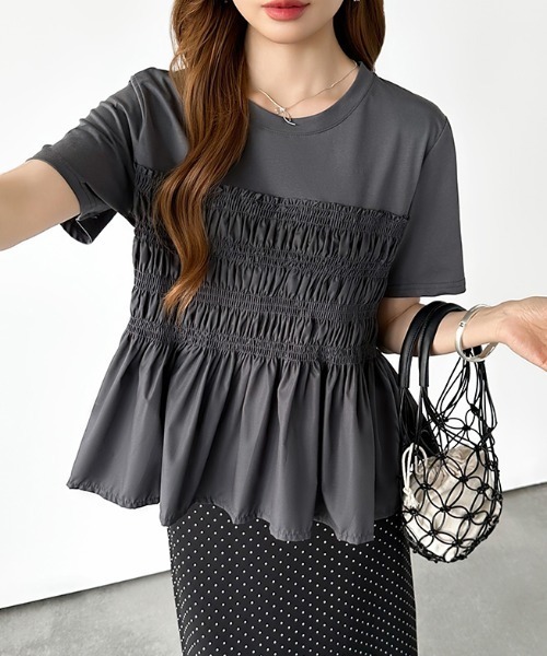 COCOMOMO(ココモモ)の「シャーリングペプラムトップス ペプラムTシャツ 半袖 シャーリング ペプラム トップス シャーリング Tシャツ カットソー 異素材 フレア 春服 夏服(Tシャツ/カットソー・レディース・ダークグレー/ブラック/ホワイト・FREE)」の4枚目の写真