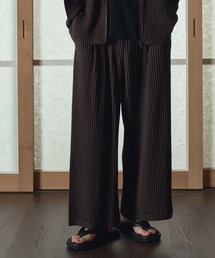 TNGT（ティーエヌジーティー）の「TNGT(ティーエヌジーティー)Yoyogi プリーツワイドパンツ（その他パンツ）」