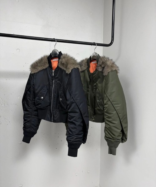 CONZ(コンズ)の「NYLON BOMBER JACKET WITH BACK FUR(ミリタリージャケット・レディース・カーキ/ブラック・S/M)」の6枚目の写真