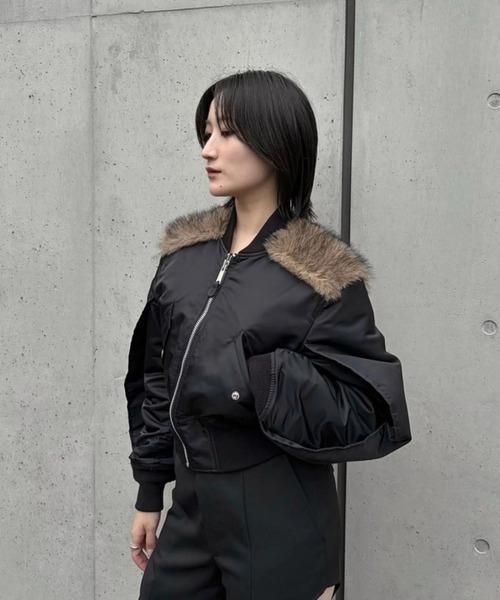 CONZ(コンズ)の「NYLON BOMBER JACKET WITH BACK FUR(ミリタリージャケット・レディース・カーキ/ブラック・S/M)」の5枚目の写真