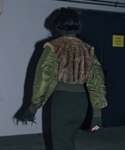 CONZ(コンズ)の「NYLON BOMBER JACKET WITH BACK FUR(ミリタリージャケット・レディース・カーキ/ブラック・S/M)」の9枚目の写真