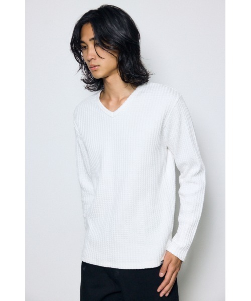 AZUL by moussy(アズールバイマウジー)の「ヘビーワッフルVネックトップス 秋服 冬服 春服 長袖 ロンT 無地(Tシャツ/カットソー・メンズ・ホワイト/ブラック・MEDIUM/LARGE)」の3枚目の写真