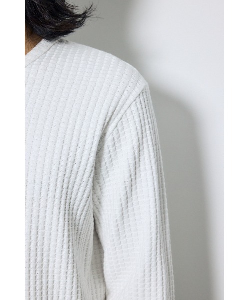 AZUL by moussy(アズールバイマウジー)の「ヘビーワッフルVネックトップス 秋服 冬服 春服 長袖 ロンT 無地(Tシャツ/カットソー・メンズ・ホワイト/ブラック・MEDIUM/LARGE)」の12枚目の写真