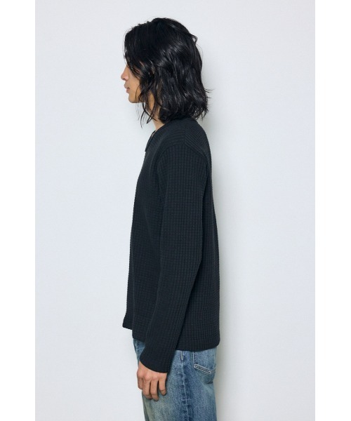 AZUL by moussy(アズールバイマウジー)の「ヘビーワッフルVネックトップス 秋服 冬服 春服 長袖 ロンT 無地(Tシャツ/カットソー・メンズ・ホワイト/ブラック・MEDIUM/LARGE)」の21枚目の写真