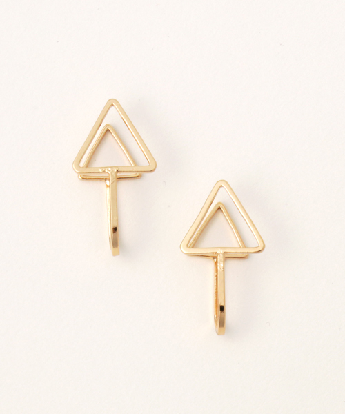 Fun & Daily（ファンアンドデイリー）の「F&D : トライアングルイヤリング（イヤリング・レディース・ゴールド/シルバー/ブラック・FREE）」の6枚目の写真