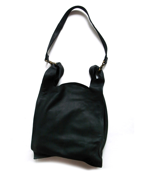 And A（アンドエー）の「レザーショルダーバッグ（ショルダーバッグ・レディース・ブラック/ベージュ/ブルー/オレンジ/ライトブラウン/グリーン/ライトブルー・FREE）」の2枚目の写真