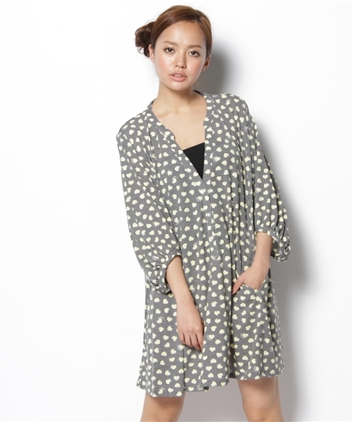 MILKFED.(ミルクフェド)の「GRAZED HEART FLARE DRESS(ワンピース・レディース・チャコールグレー/ネイビー・X-SMALL/SMALL)」の2枚目の写真