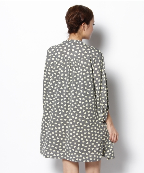 MILKFED.(ミルクフェド)の「GRAZED HEART FLARE DRESS(ワンピース・レディース・チャコールグレー/ネイビー・X-SMALL/SMALL)」の4枚目の写真