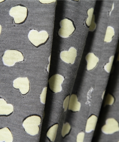MILKFED.(ミルクフェド)の「GRAZED HEART FLARE DRESS(ワンピース・レディース・チャコールグレー/ネイビー・X-SMALL/SMALL)」の8枚目の写真