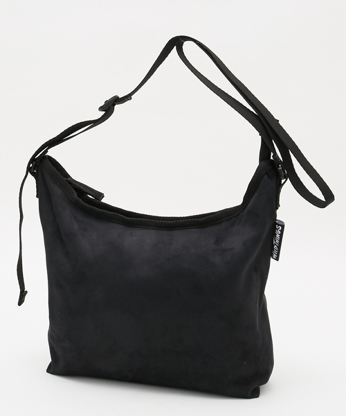 WILD THINGS（ワイルドシングス）の「WILD THINGS ワイルドシングス別注  フェイクスウェード サコッシュ バッグ（ショルダーバッグ・メンズ・ブラック/ベージュ/グレー・FREE）」の2枚目の写真